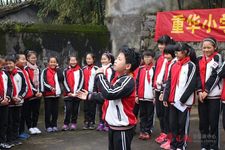 上虞 关爱老人 呵护心灵 重华小学四(5)暖心中队温暖前行