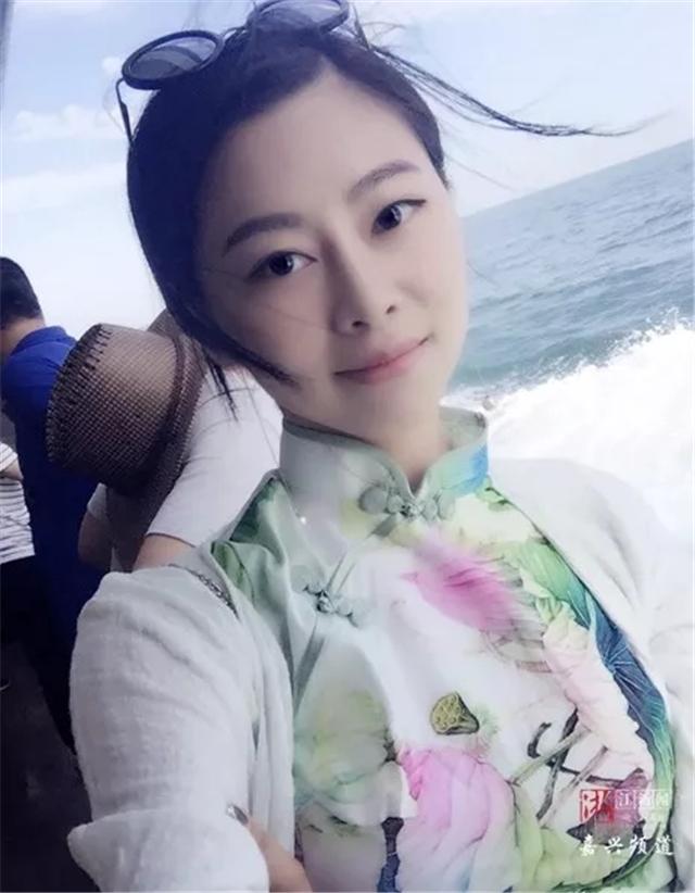 秀色可餐海宁90后美女穿旗袍卖烧饼