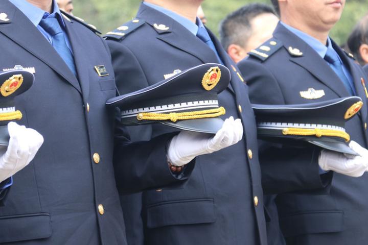 "李鬼"冒穿制服,住建部点赞台州城管"捉鬼"行动