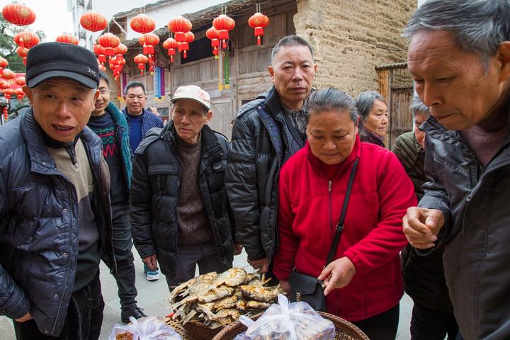 丽水 年货节 景宁这些畲族土特产值得一淘12月27日,在景宁大均乡,一场