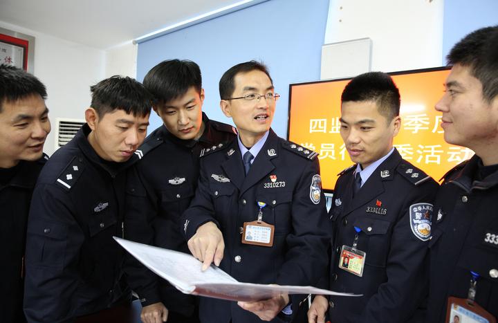 省第十四次党代会代表,省十里坪监狱机关第三党支部书记,办公室主任