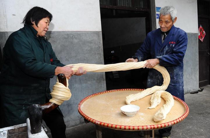 东阳:冬闲制作麦芽糖 你流口水了吗?