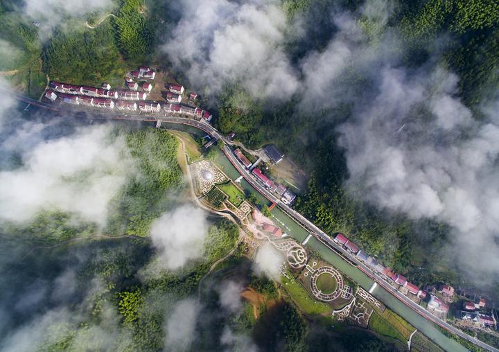 《绿水青山沙溪美景如画》孙新尖 摄于 磐安沙溪村.