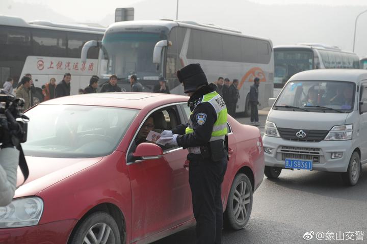 春运启幕 宁波交警严把安全出行关