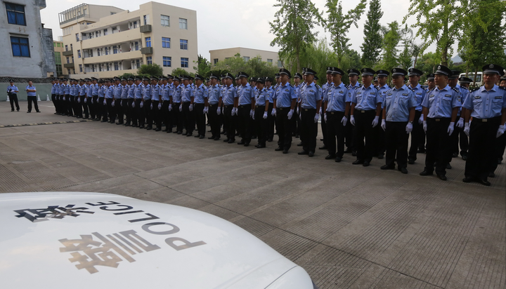 苍南县公安局干警集体出警