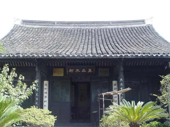 王阳明故居碧霞池边发现明代水井专家提出应尽快保护