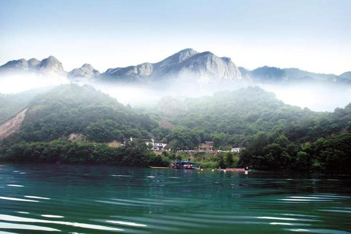 在诸暨,有一个地方."烟波浩渺,湛蓝明净",让人觉得陶醉,它就是布谷湖.