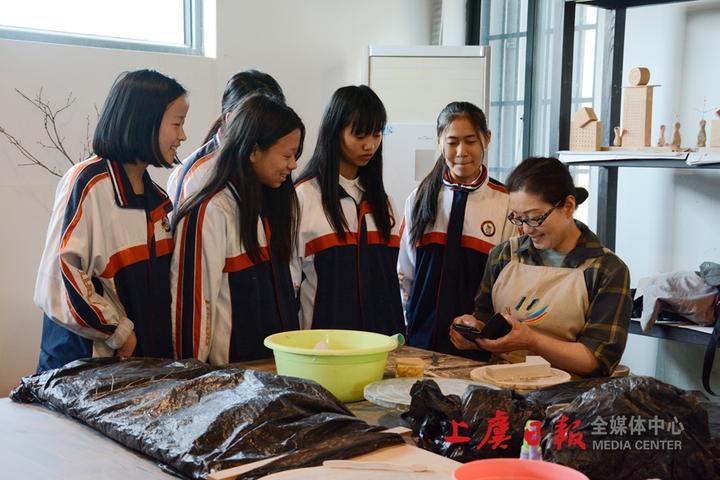 职教中心青瓷专业师生到访上虞青