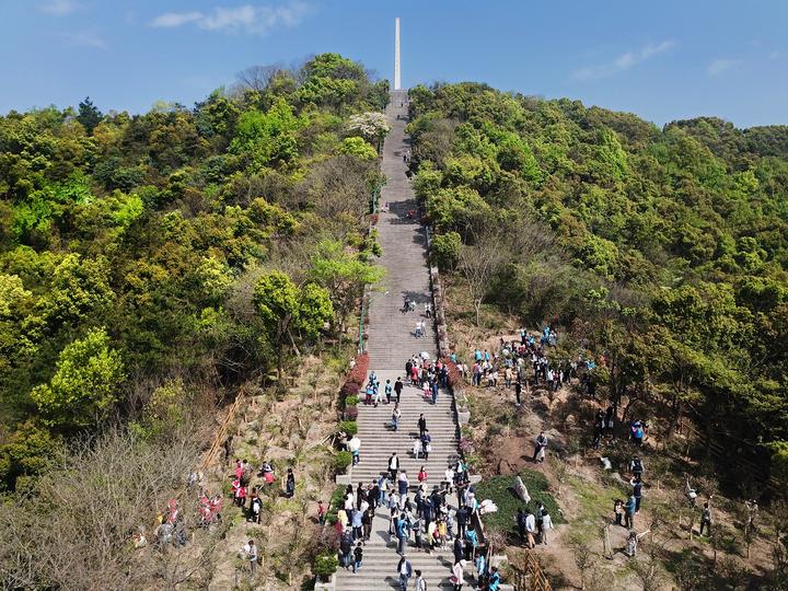 (北干山烈士陵园.通讯员 范方斌摄)