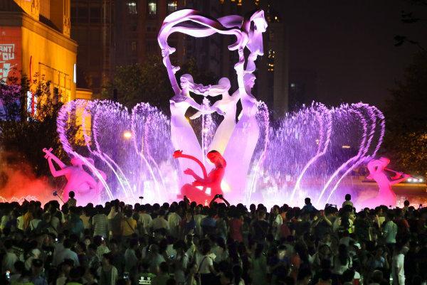 宜居 > 杭州灯光秀有了最新时间表 未来夜景更有看头  杭州 西湖 《最