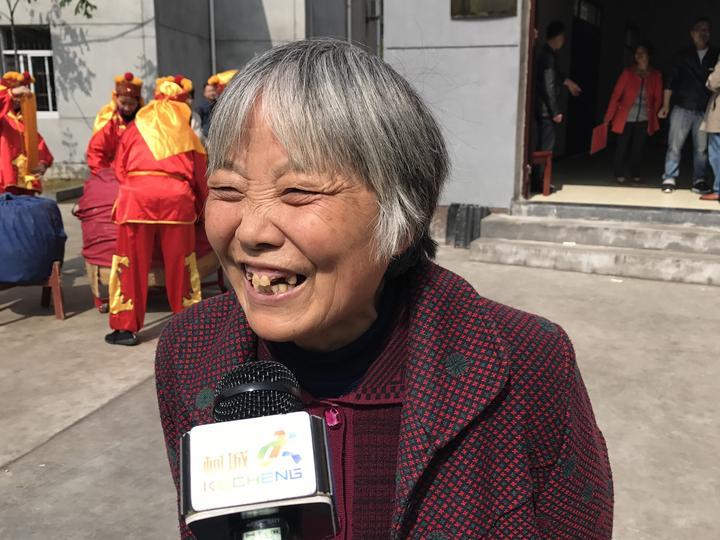 "咱老百姓啊,今儿个真高兴!"高铁新城失地农民喜领首