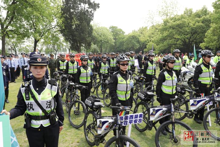 西湖边高颜值警察大集合 誓保景区平安