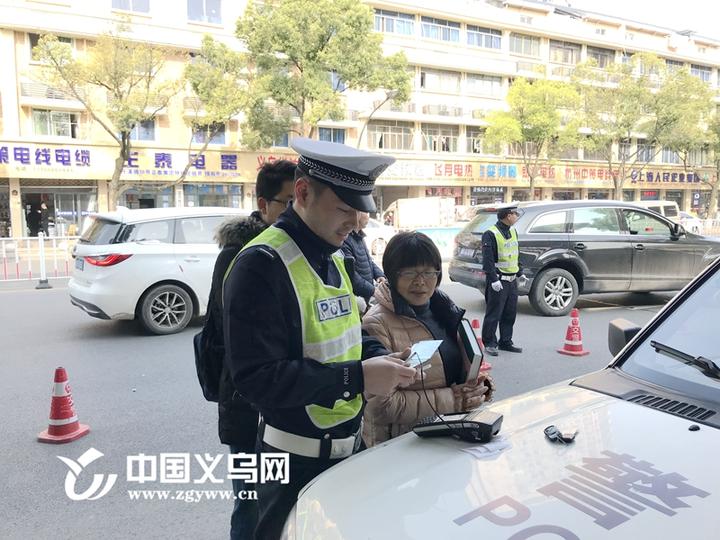 义乌查处不礼让斑马线4851起数据背后交警都做了啥