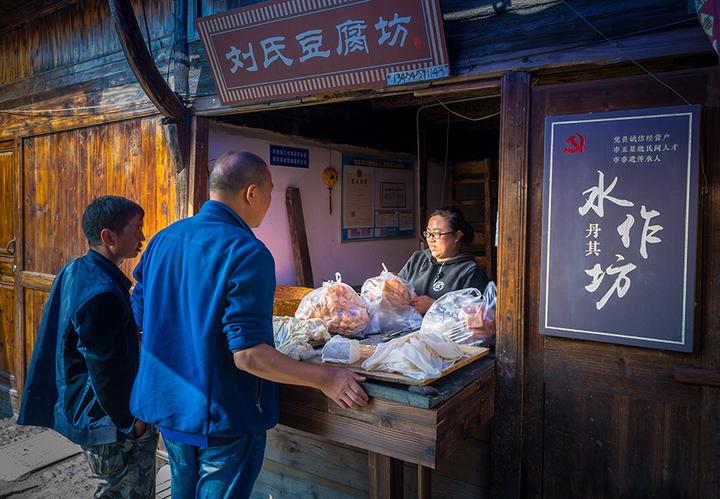 近30年来,他潜心经营"刘氏豆腐坊",坚持用最本真的方法做好品质豆腐