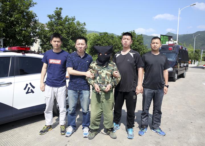 生意往来人员入手开展侦查,龙泉籍龙南乡陈某松和陈某水进入警方视线