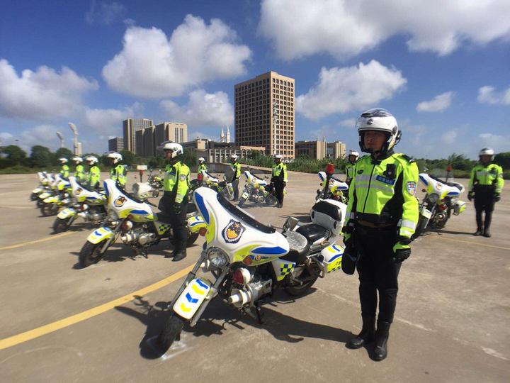 舟山交警成立"铁骑队" 82辆警用摩托车上路巡逻