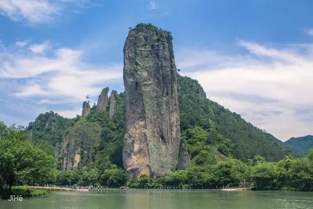 丽水风光之仙都鼎湖峰 大树摄