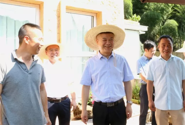 常山县委书记叶美峰强调:"周二下村去"切莫演变成"时装秀"