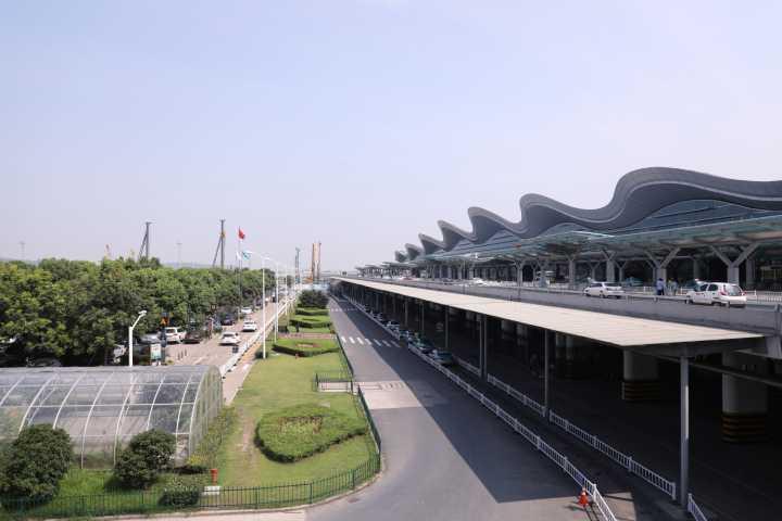 杭州机场t1航站楼启用 屋顶上抬15米后更敞亮