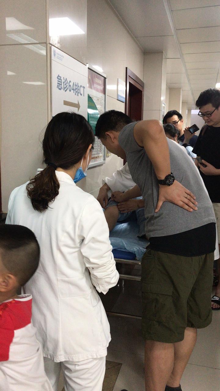 杭州文二西路交通事故已致3死14伤 医院紧急抢救