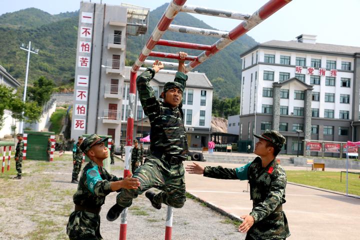 三伏天秣马厉兵 丽水武警用这种方式过八一