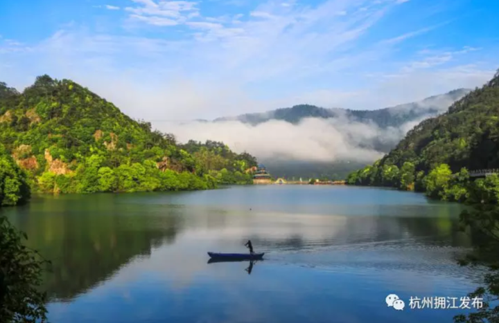 桐庐芦茨湾的倒影,碧水秀峰,阵阵涟漪.