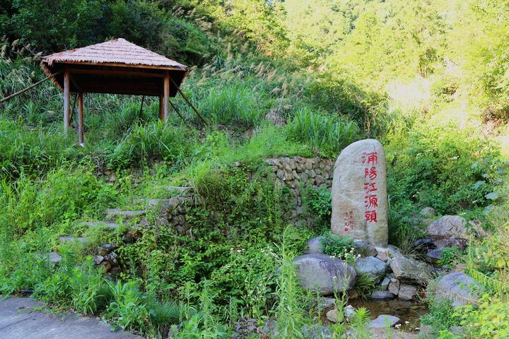 浦阳江源头始于浦江县花桥乡高塘村天灵岩南麓.