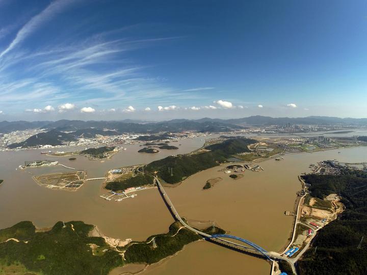 舟山岙山大桥,长峙大桥,新城大桥把几个小岛连在了一起,直通目前全球