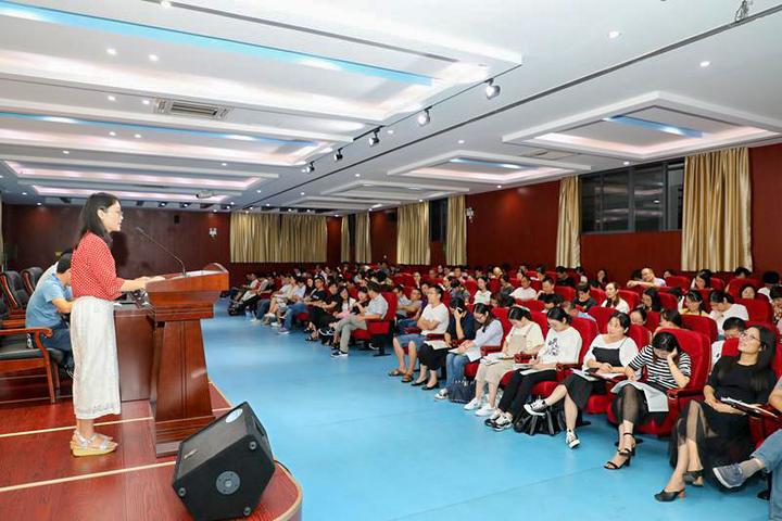 上虞中学举行青年教师演讲比赛