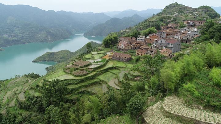 在千峡湖湖畔的青田县北山镇望峡山居特色民宿已对外开放近一周时间