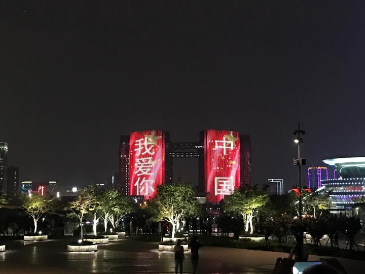 "我爱你中国,亲爱的母亲……"