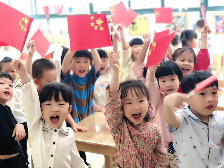 温岭市中心幼儿园小朋友喜迎国庆