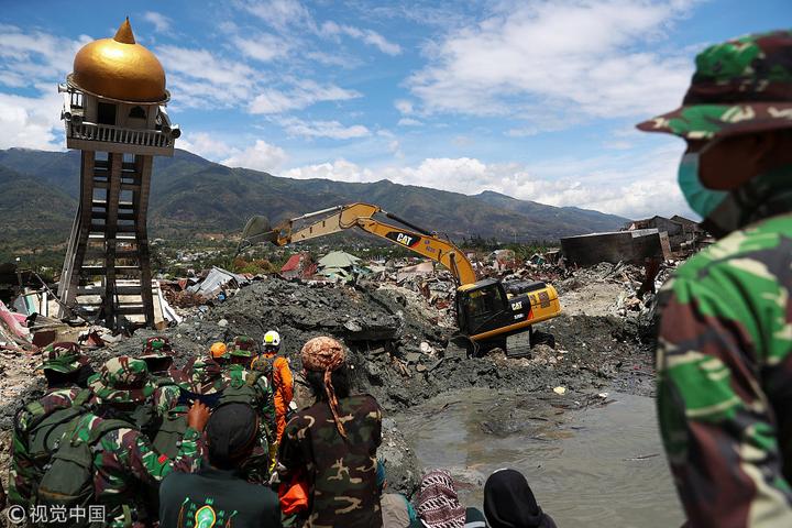 印尼地震海啸或致5000人受灾失踪 废墟满目疮痍狼藉一
