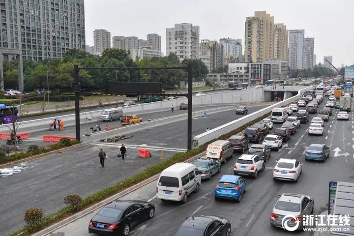 (文一路地下通道位置示意图)文一西路提升工程,主要分两期,一期是