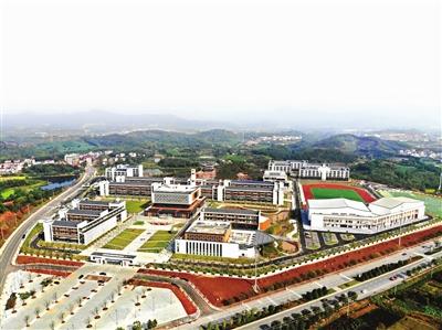 今年9月1日,武义一中新校园正式投入使用,全校近2000名学生陆续到北岭