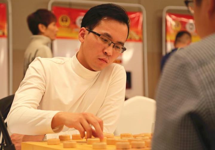温岭籍特级象棋大师赵鑫鑫第一次在家乡获得象棋国手赛的冠军.