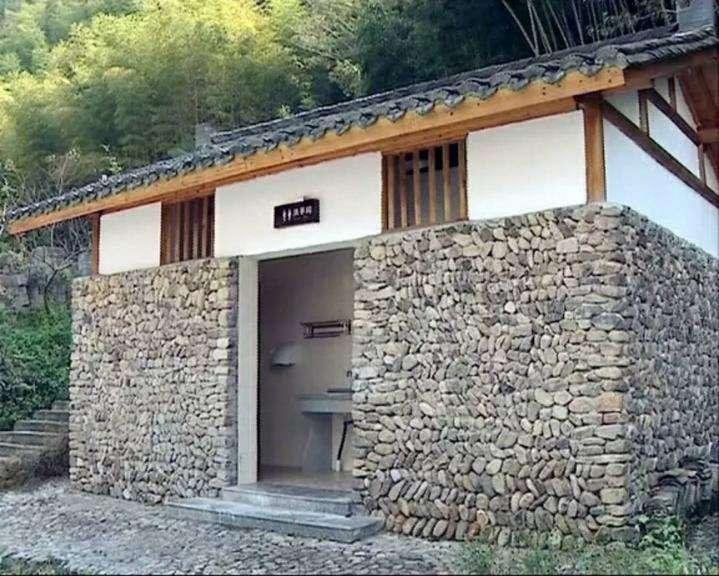 浙江日报磐安农村公厕改建凸显特色