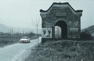 上世纪90年代,义乌至尚阳的两车道乡村道路.