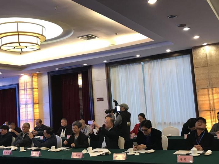书记,副校长,中国韵文学会副会长,中国宋代文学学会副会长肖瑞峰发言