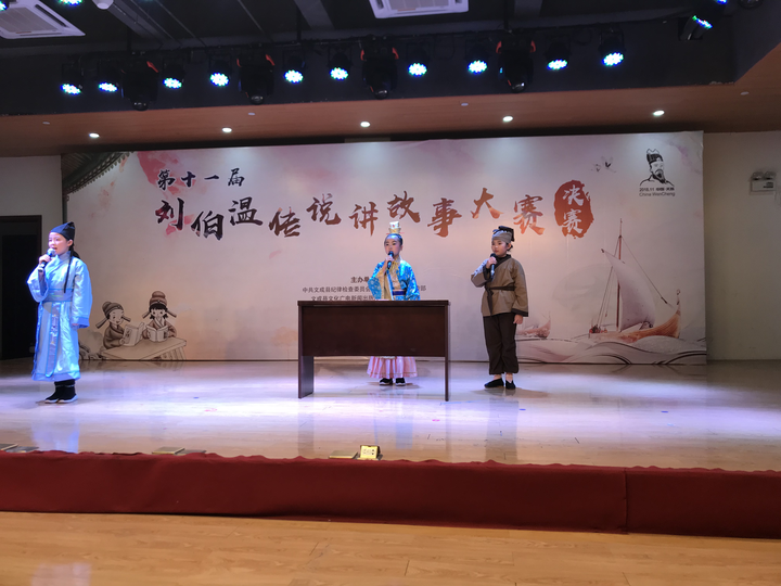 文成:西子高中故事的人在传说a高中穿着一群实验学校古装图片