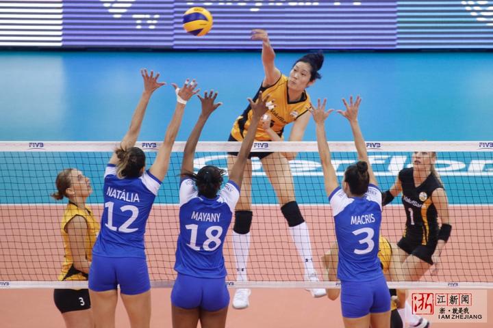 中国女排运动员朱婷今晚夺得20分,并成功斩获mvp和最佳主攻手.