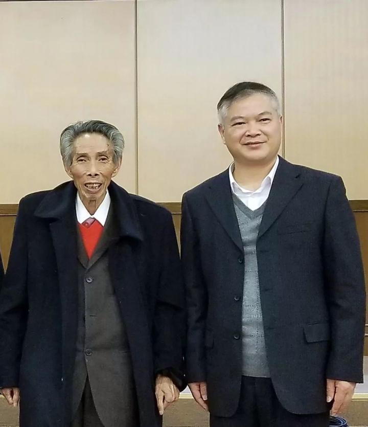 致敬谢高华常山县委书记叶美峰撰文一座忠诚为民的丰碑