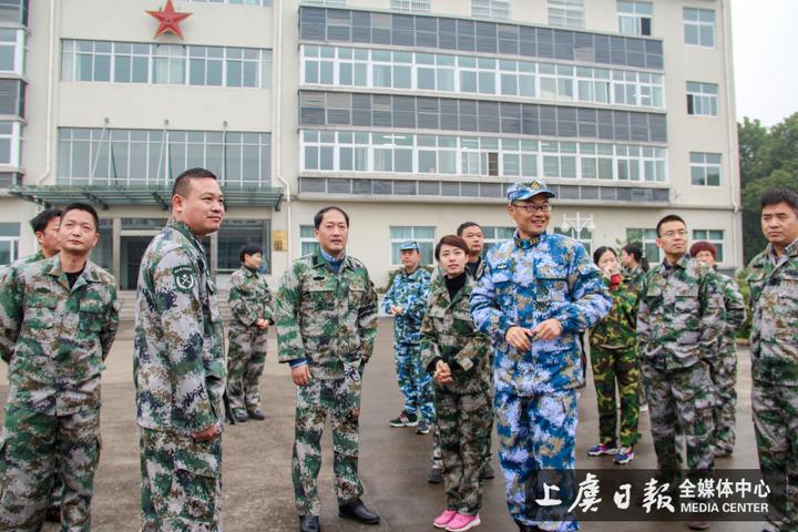 长塘镇组织机关干部赴部队营区参观学习