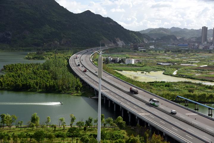 4车道变8车道!温州首条双向8车道高速公路通车