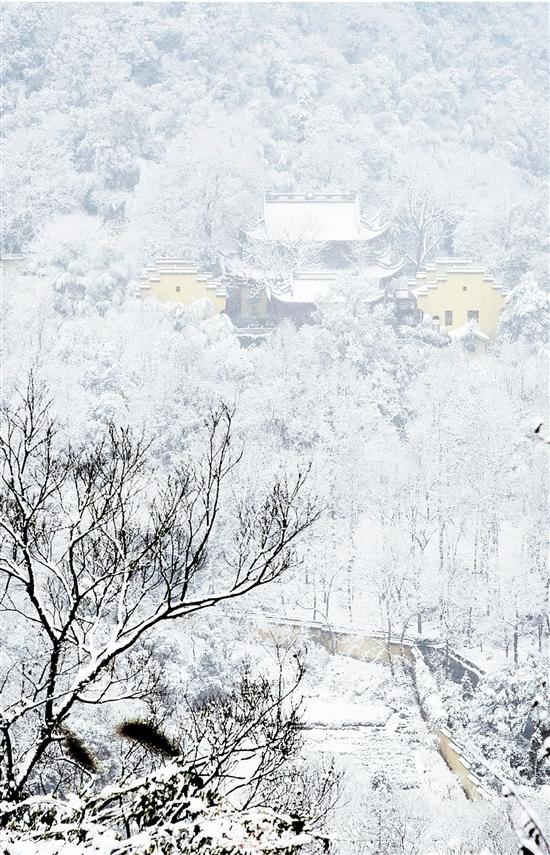 韬光寺赏雪天云山水上下一白人鸟声俱绝