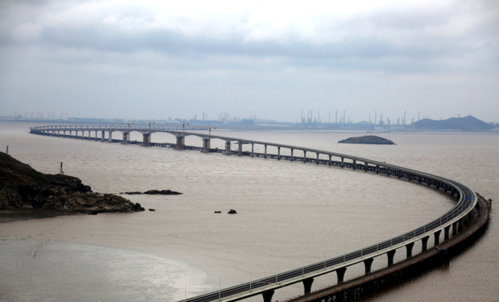 鱼山大桥,是连接浙江舟山岱山岛与鱼山岛的唯一陆上通道.