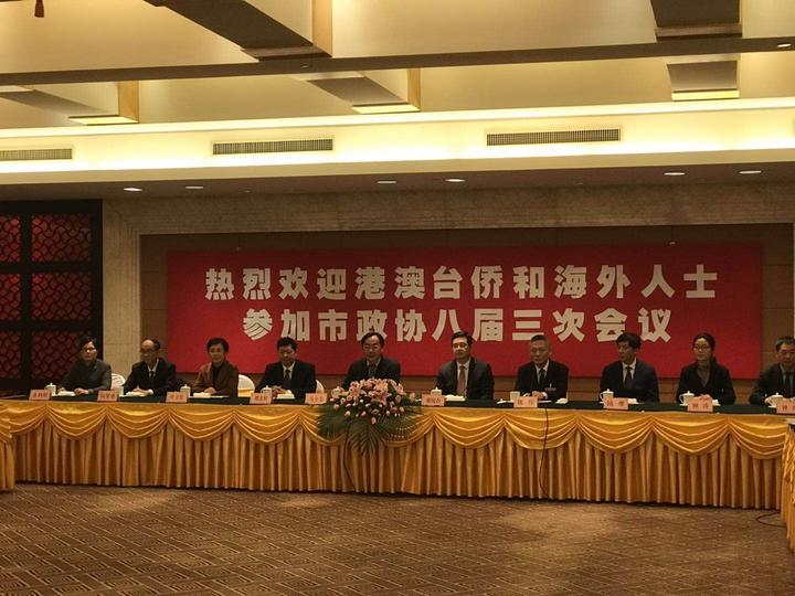 林青代表加强港澳台同胞海外侨胞权益保护