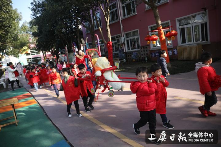 鹤琴幼儿园开展欢乐中国年之民间游戏狂欢活动