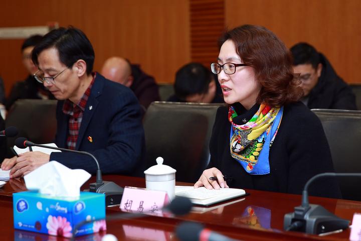 黄敏在市委办机关党支部组织生活会上强调:提升战斗力 体现先进性