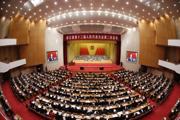 省十三届人大二次会议隆重开幕